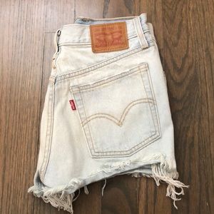 Levi Lightwash Shorts